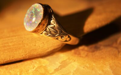 Doublet Opal with Cast Patterned Band